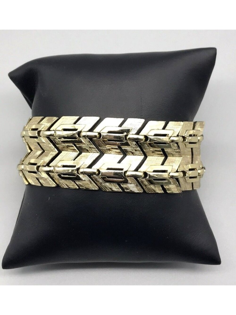 VTG Mid- Century Lisner Signed Wide Chevron Link Bracelet Runway Chic Gold Tone